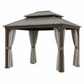 Pérgola de jardín con techo de metal y cortinas